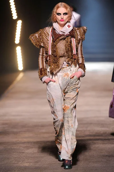 Look 18
